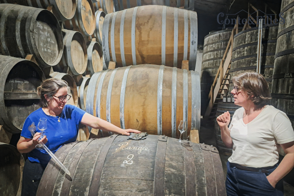Les Soeurs Contes dans le chai du Domaine lors de la visite de Teresa Kuchler